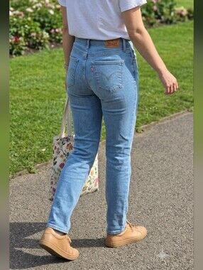 Levi's 312 Shaping Slim Jeans - Size 28